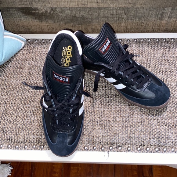 Adidas  Samba Classic Indoor
Soccer Shoe NWOT size Men’s  8.5 Women’s 9.5 - Picture 15 of 16